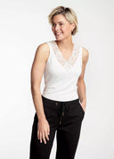 Pippa Nos | Basic top v-neck lace